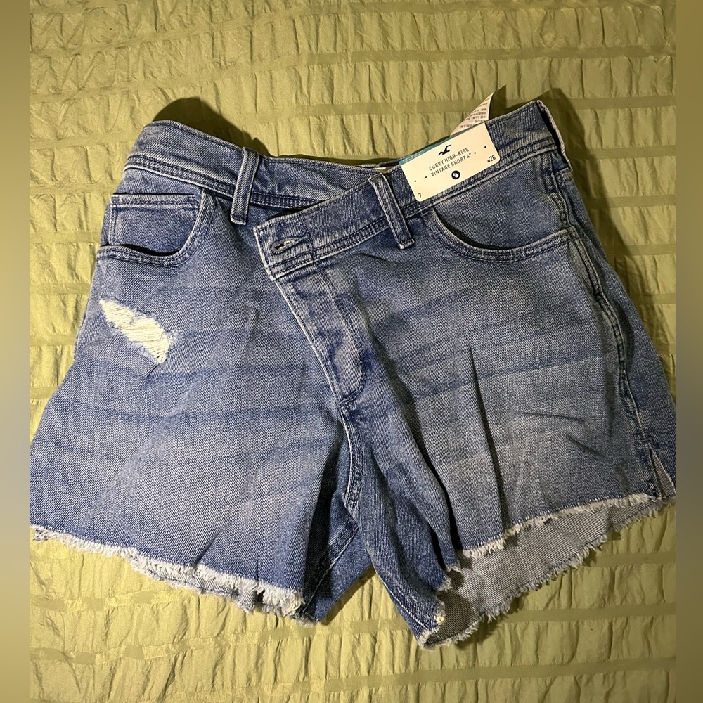 Curvy high rise vintage 4” short Hollister Jean Shorts size 7 w28 tags on